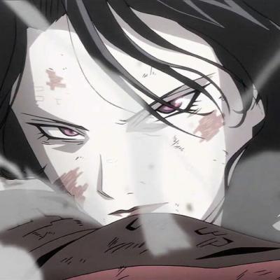 眼镜王蛇爬向民房两幼童浑然不觉